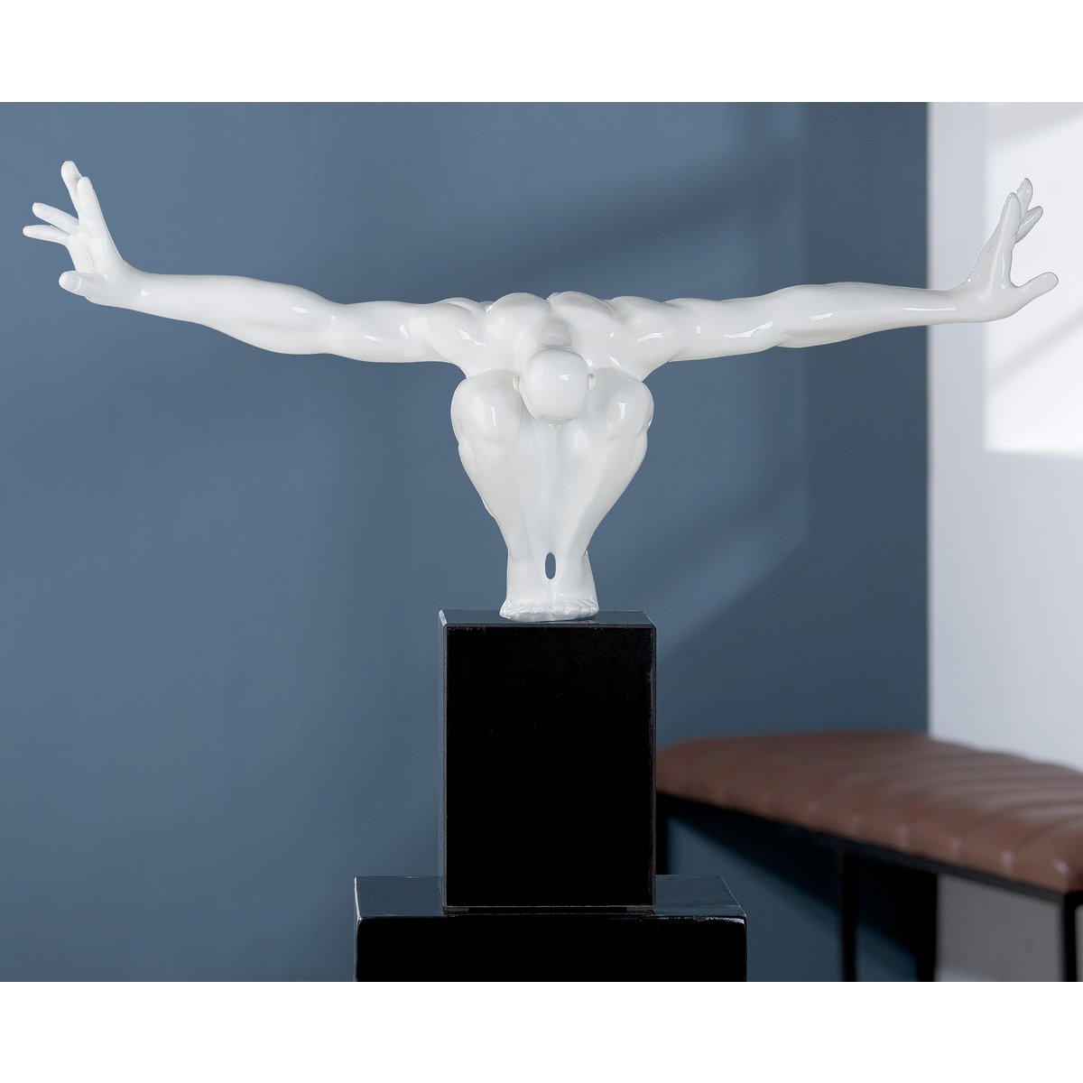 Poly sculpture "Cliffhanger" white