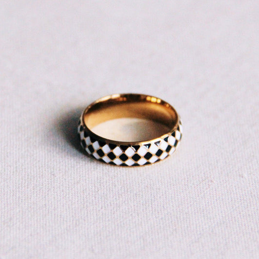 Pattern ring black/white