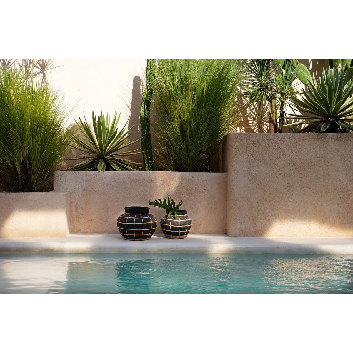 The Belly Vase - Black Natural - M