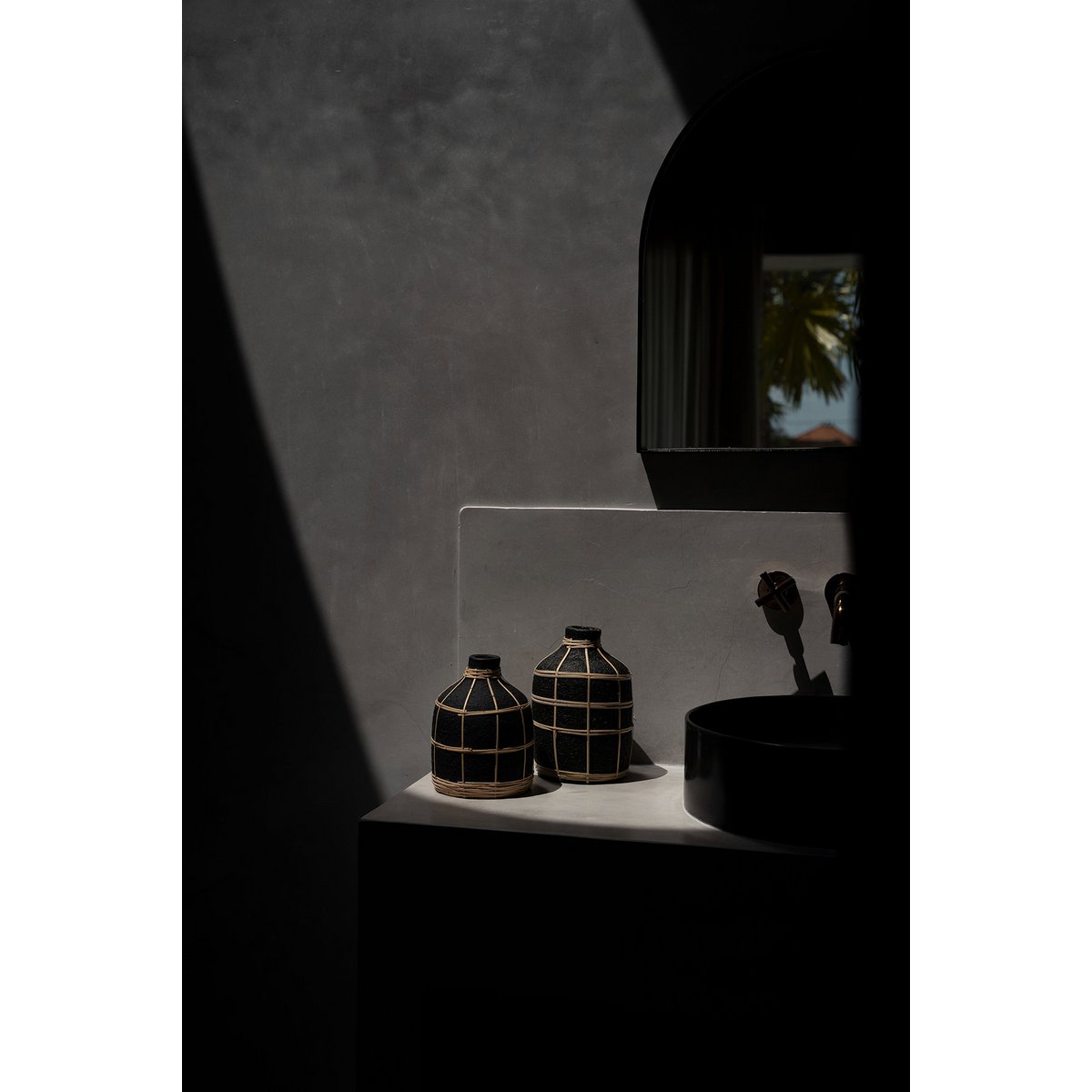 The Whoopy Vase - Black Natural - S